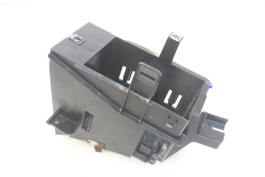 photo de SUPORTE DE BATERIA PEUGEOT SATELIS 125 (2006 - 2009) - Outro ângulo de visão