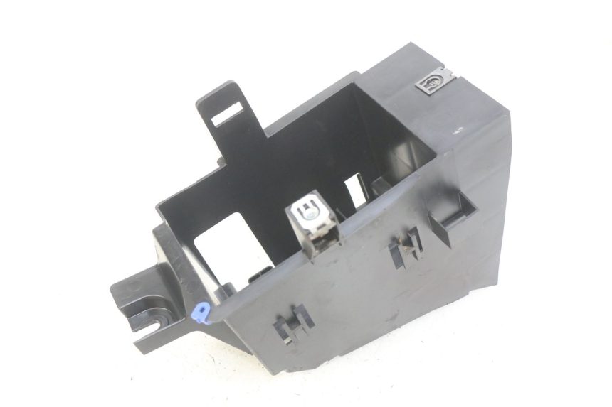 photo de CAIXA DE BATERIA PEUGEOT SATELIS 125 (2010 - 2012) - Outro ângulo de visão