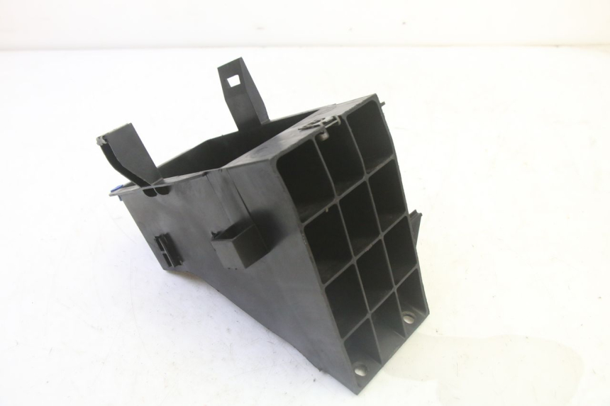 photo de SUPORTE DE BATERIA PEUGEOT SATELIS 125 (2013 - 2018) - Outro ângulo de visão