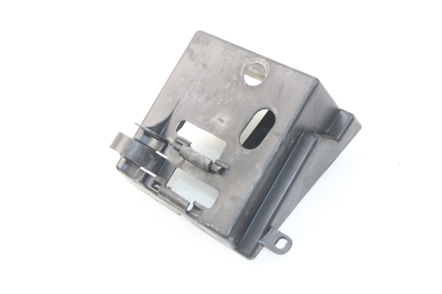 photo de SUPORTE DE BATERIA PEUGEOT SC 50 (1988 - 1992) - Outro ângulo de visão