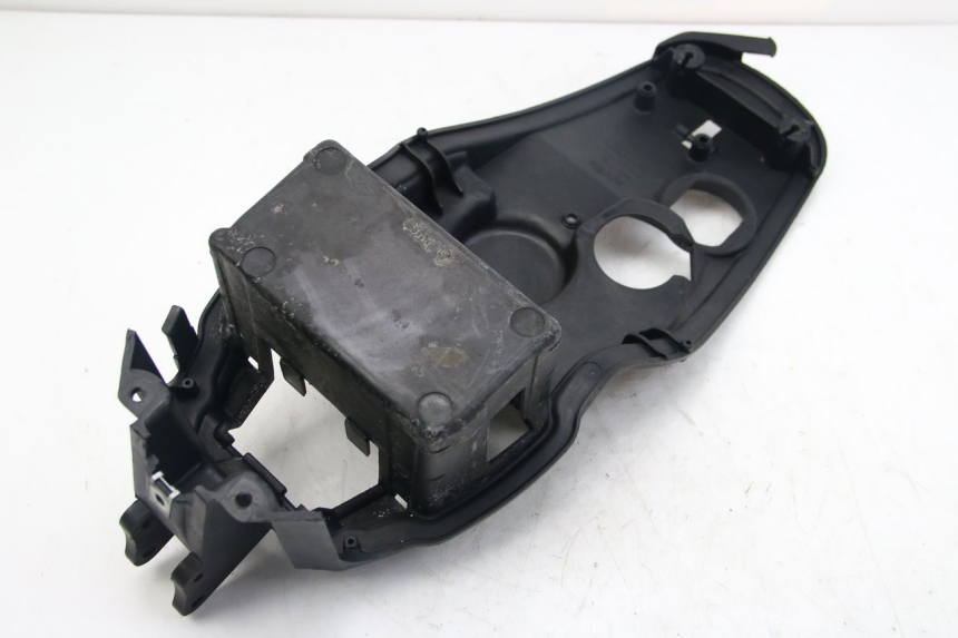 photo de SUPORTE DE BATERIA APRILIA SCARABEO 4T 50 (2009 - 2017) - Detalhes característicos