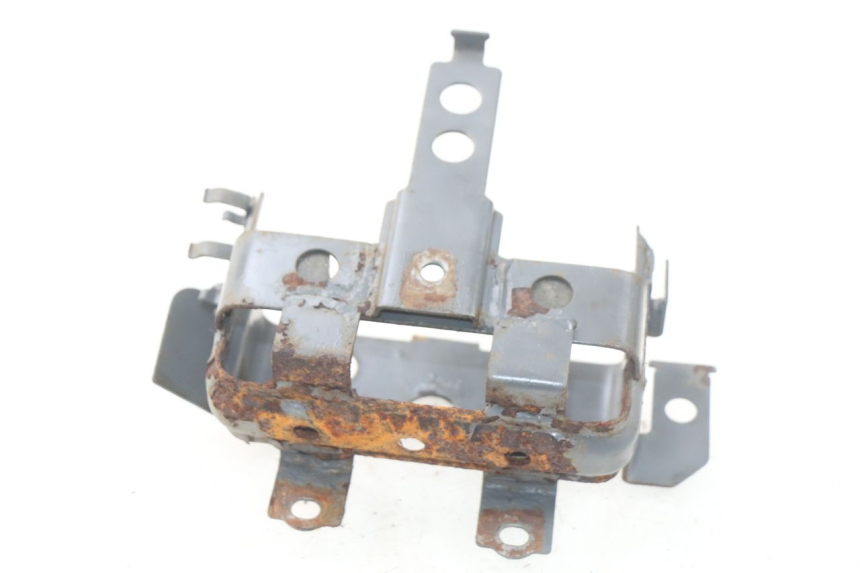 photo de SUPORTE DE BATERIA HONDA SCV LEAD 100 (2003 - 2007) - Detalhe da peça