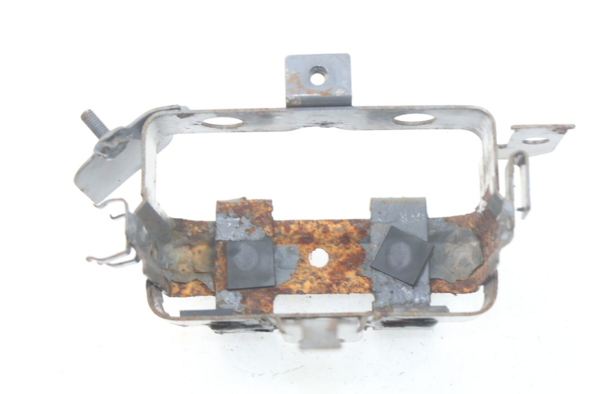 photo de SUPORTE DE BATERIA HONDA SCV LEAD 100 (2003 - 2007) - Zoom do estado de desgaste