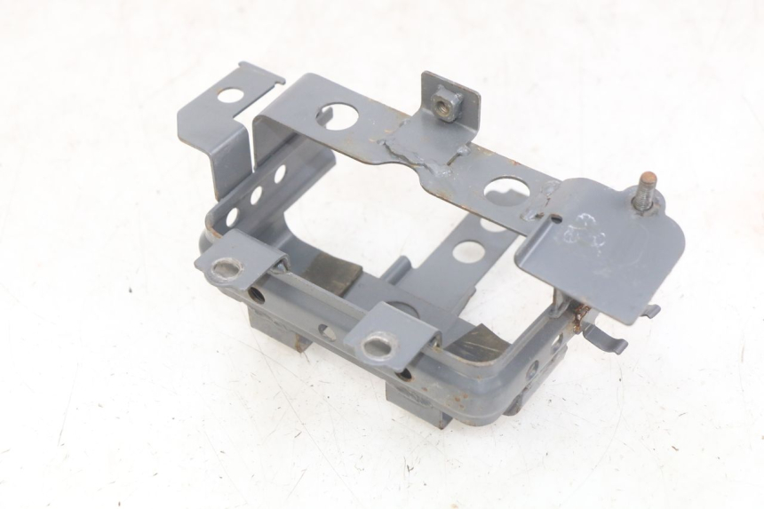 photo de SUPORTE DE BATERIA HONDA SCV LEAD 100 (2003 - 2007) - Detalhe da peça