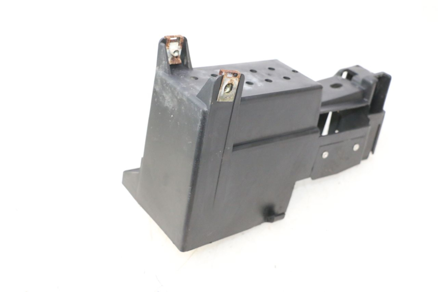 photo de SUPORTE DE BATERIA PEUGEOT SPEEDFIGHT LC 50 (1996 - 2002) - Detalhe da peça