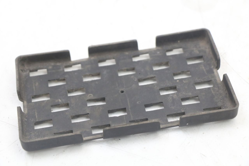 photo de CAIXA DE BATERIA SUZUKI GSR 750 (2011 - 2017) - Zoom do estado de desgaste