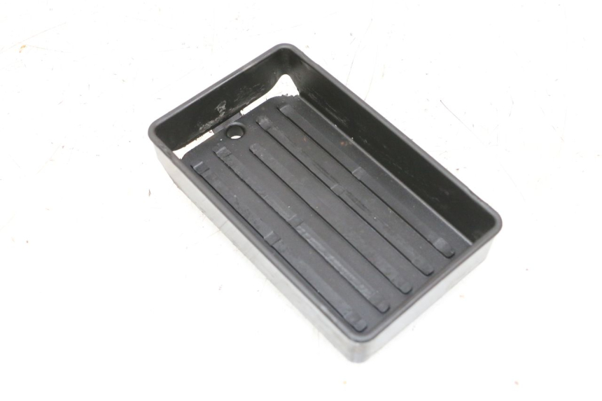 photo de CAIXA DE BATERIA PIAGGIO VESPA GTS SUPER IE 125 (2009 - 2016) - Outro ângulo de visão