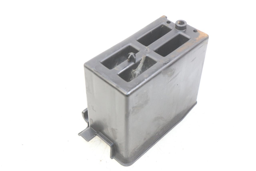 photo de SUPORTE DE BATERIA PIAGGIO VESPA PRIMAVERA 2T 50 (2013 - 2018) - Detalhe da peça