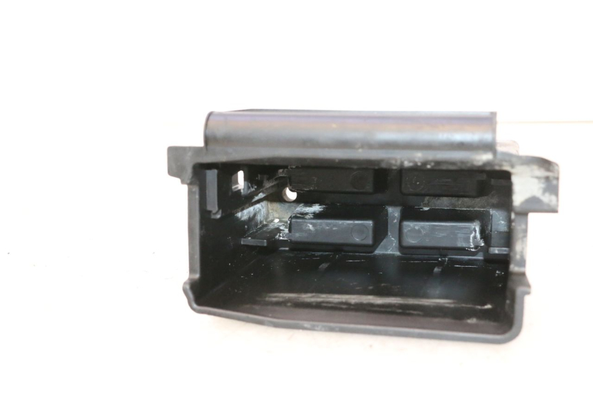 photo de SUPORTE DE BATERIA PIAGGIO VESPA PRIMAVERA 2T 50 (2013 - 2018) - Detalhe da peça