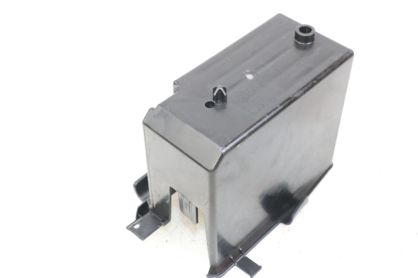 photo de CAIXA DE BATERIA PIAGGIO VESPA PRIMAVERA 4T 50 (2021 - 2024) - Detalhe da peça