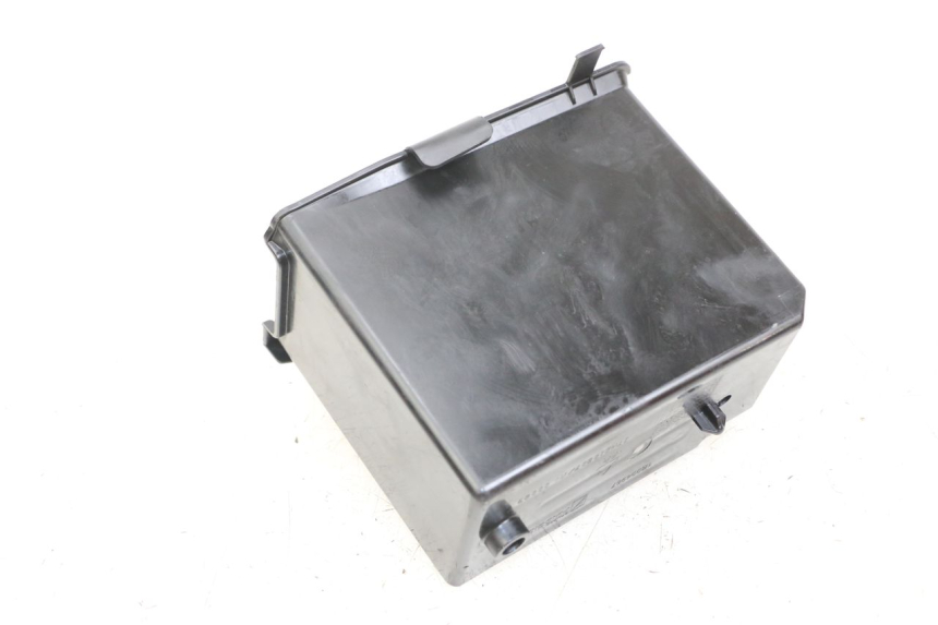 photo de CAIXA DE BATERIA PIAGGIO VESPA PRIMAVERA 4T 50 (2021 - 2024) - Zoom do estado de desgaste