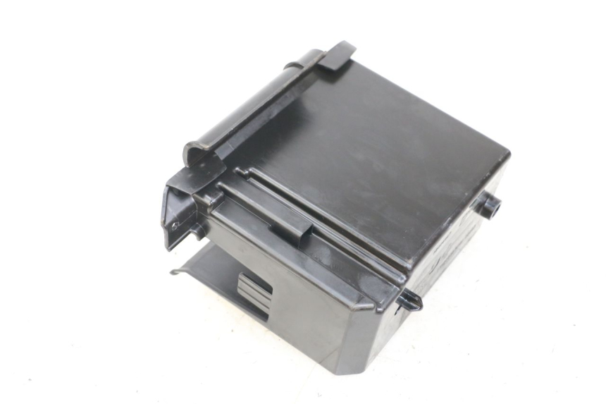 photo de CAIXA DE BATERIA PIAGGIO VESPA PRIMAVERA 4T 50 (2021 - 2024) - Outro ângulo de visão