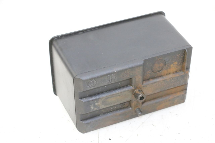 photo de CAIXA DE BATERIA PIAGGIO VESPA S 2T 50 (2007 - 2014) - Detalhe da peça