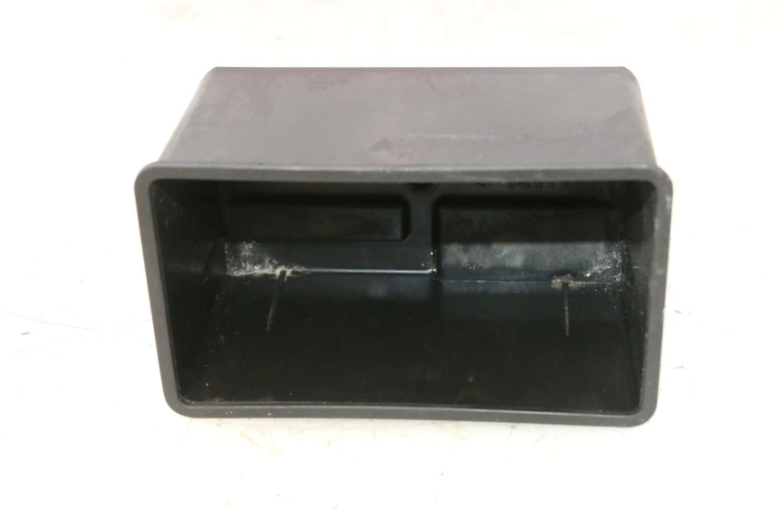 photo de CAIXA DE BATERIA PIAGGIO VESPA S 2T 50 (2007 - 2014) - Detalhe da peça
