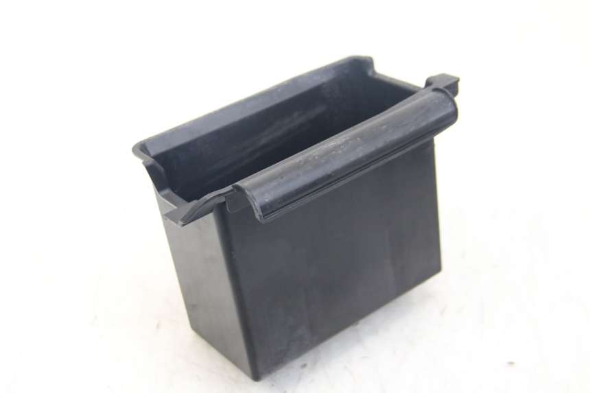 photo de CAIXA DE BATERIA PIAGGIO VESPA SPRINT 2T 50 (2014 - 2018) - Detalhe da peça