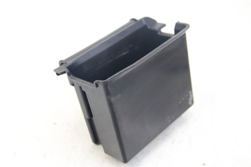 photo de CAIXA DE BATERIA PIAGGIO VESPA SPRINT 2T 50 (2014 - 2018) - Zoom do estado de desgaste