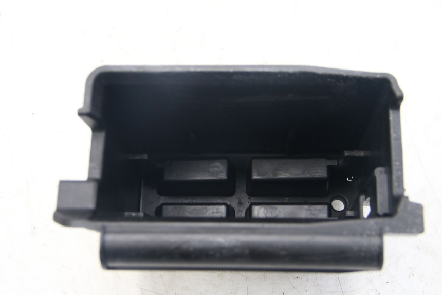 photo de CAIXA DE BATERIA PIAGGIO VESPA SPRINT 2T 50 (2014 - 2018) - Pontos de fixação