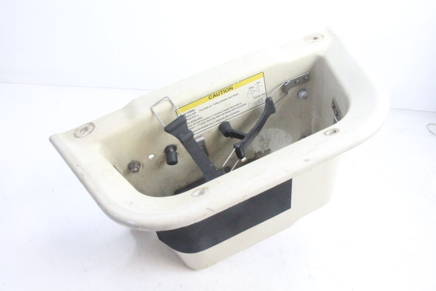 photo de CAIXA DE BATERIA YAMAHA WAVE RUNNER GP R 1200 (2000 - 2003) - Detalhe da peça