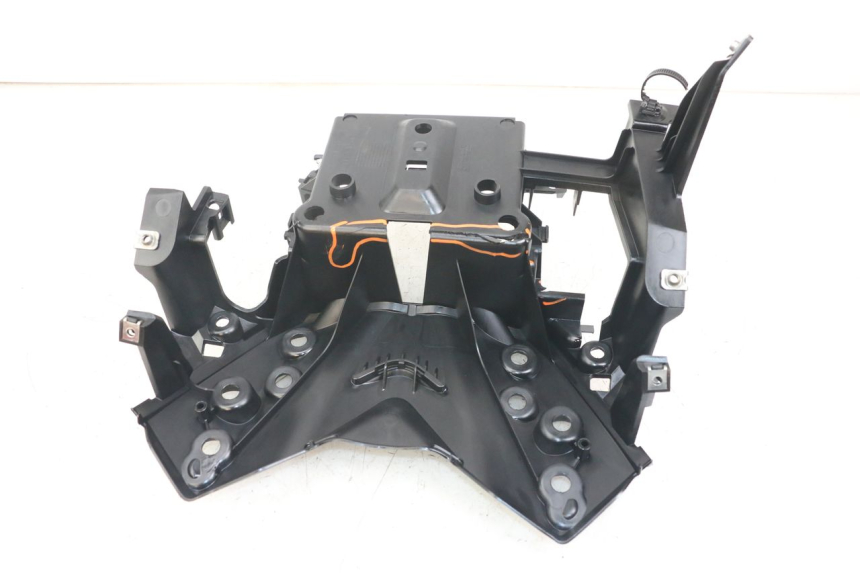 photo de CAIXA DE BATERIA YAMAHA XMAX X-MAX ABS 125 (2017 - 2020) - Pontos de fixação