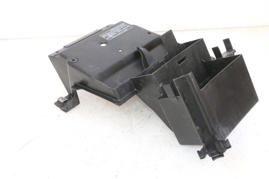 photo de SUPORTE DE BATERIA KAWASAKI ZR 7 750 (1999 - 2004) - Outro ângulo de visão