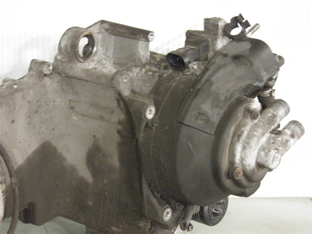 photo de PARTE INFERIOR DO MOTOR PIAGGIO MP3 RL 125 (2006 - 2014) - Outro ângulo de visão