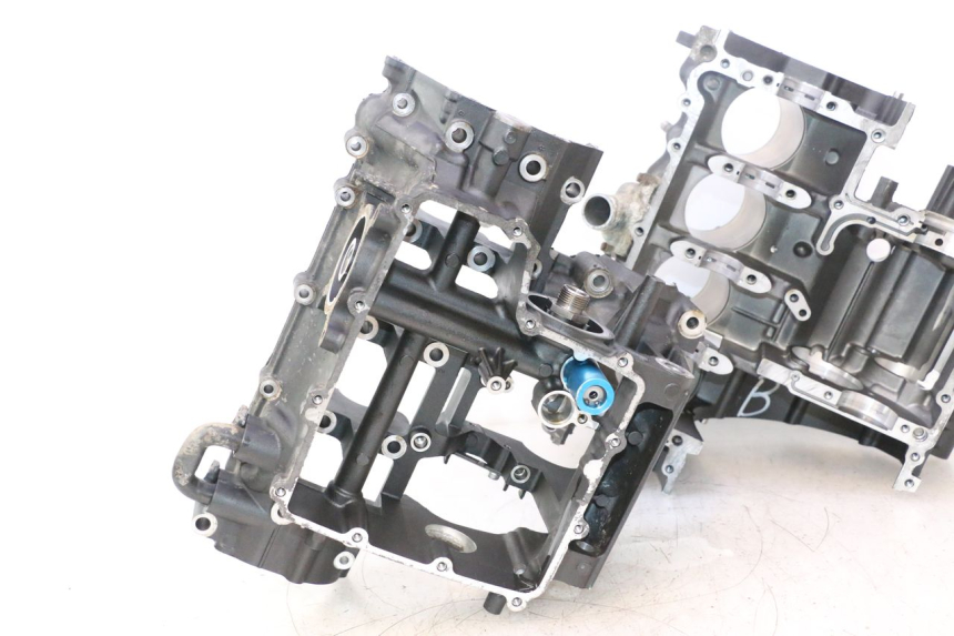 photo de PARTE INFERIOR DO MOTOR YAMAHA YZF R6 600 (2008 - 2009) - Detalhes característicos
