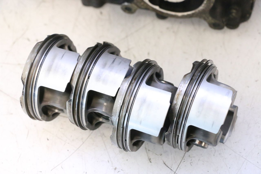 photo de PARTE INFERIOR DO MOTOR YAMAHA YZF R6 600 (2008 - 2009) - Inspeção visual