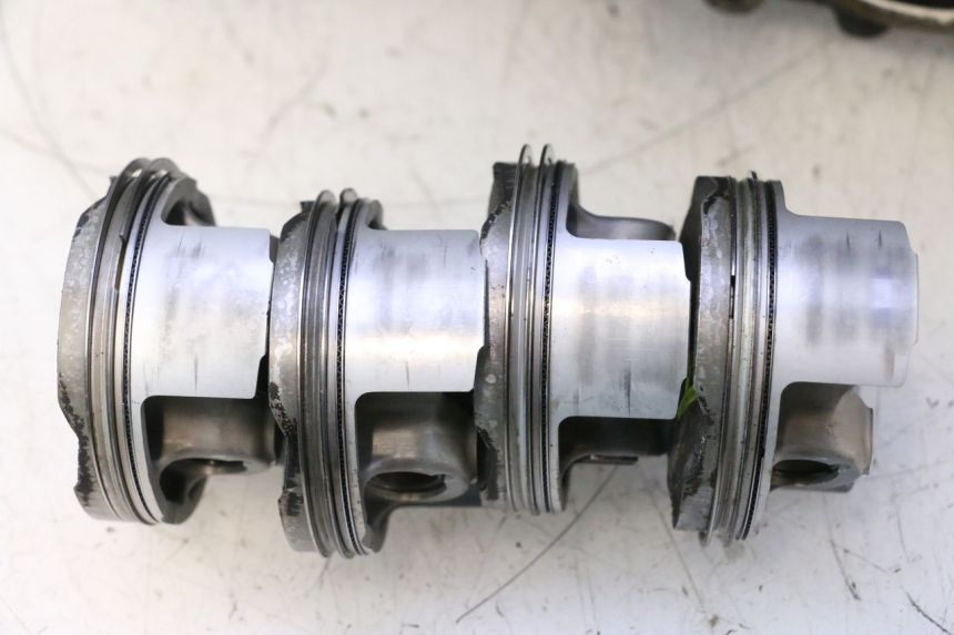 photo de PARTE INFERIOR DO MOTOR YAMAHA YZF R6 600 (2008 - 2009) - Estrutura - ampliação