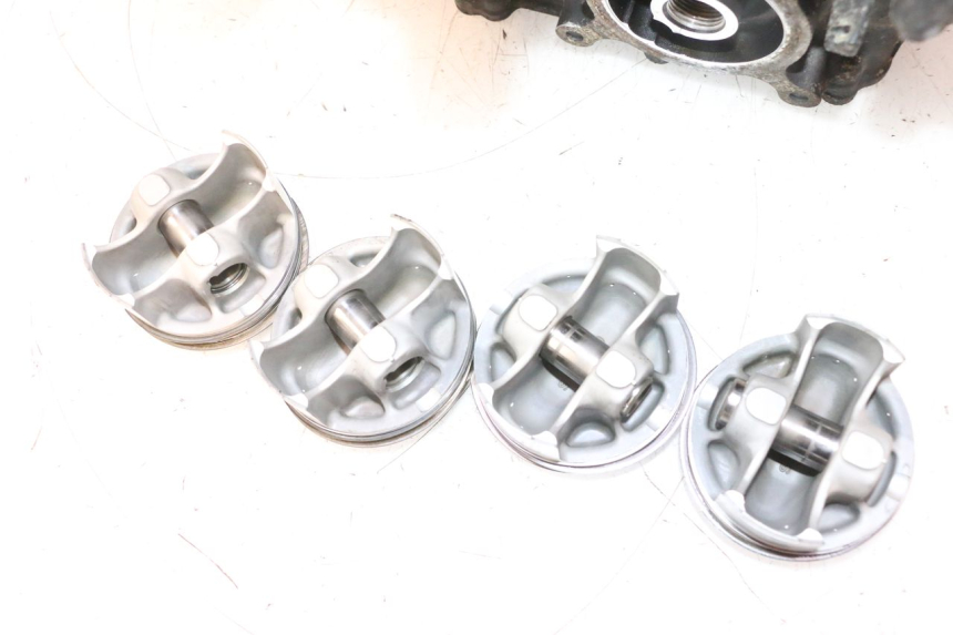 photo de PARTE INFERIOR DO MOTOR YAMAHA YZF R6 600 (2008 - 2009) - Zoom de qualidade