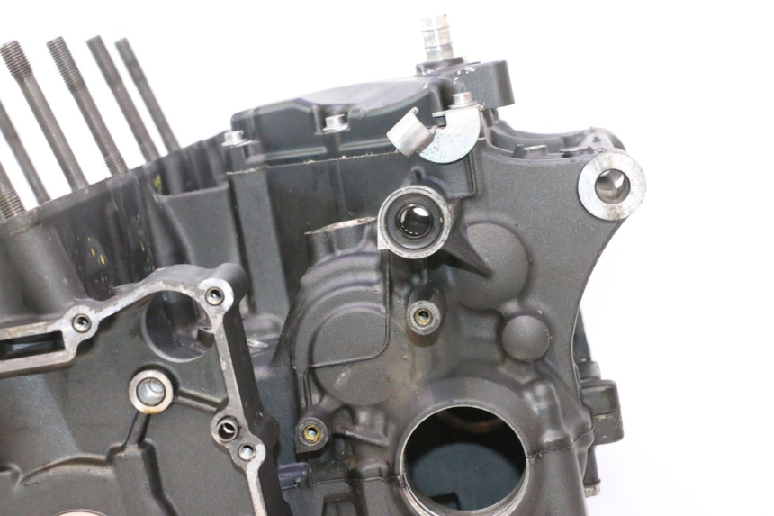 photo de PARTE INFERIOR DO MOTOR YAMAHA YZF R6 600 (2008 - 2009) - Outro ângulo de visão