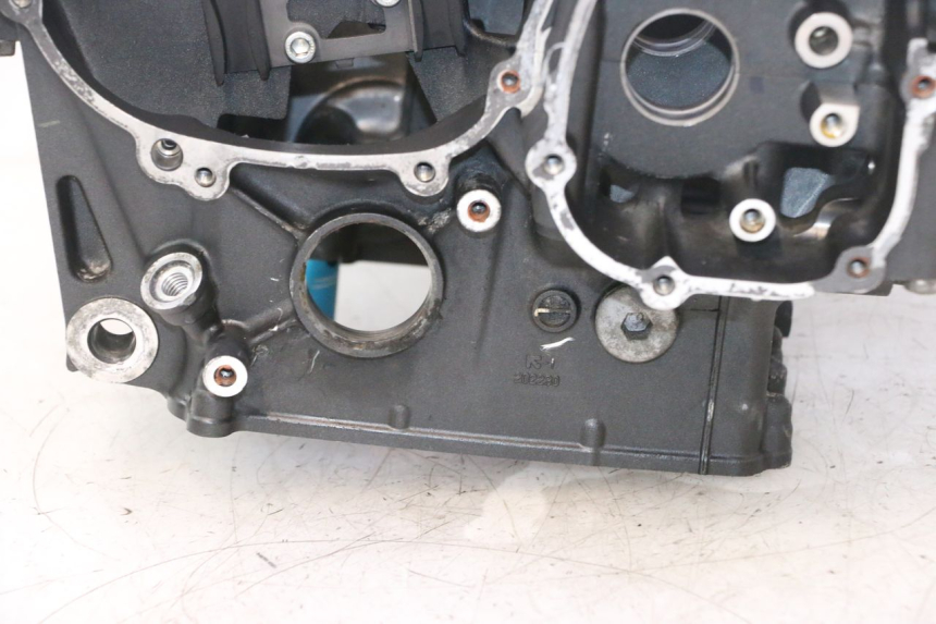 photo de PARTE INFERIOR DO MOTOR YAMAHA YZF R6 600 (2008 - 2009) - Estado da superfície