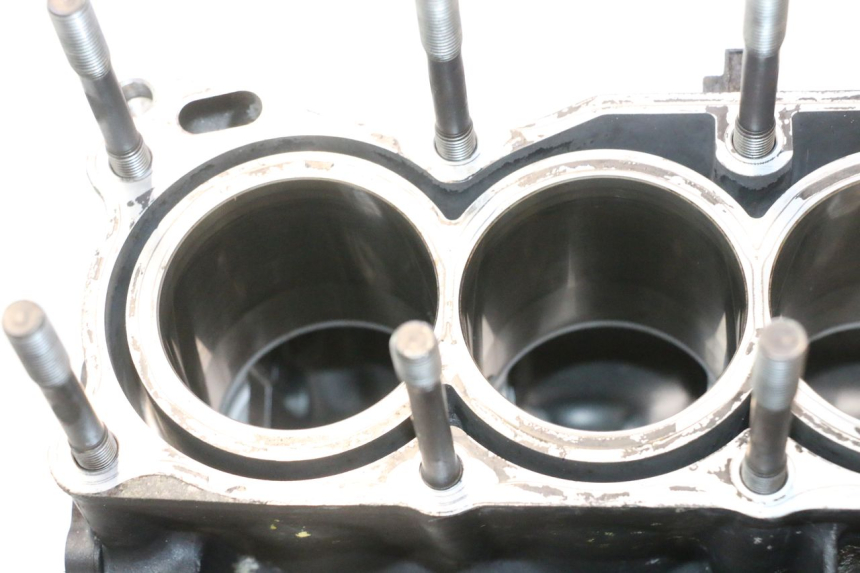 photo de PARTE INFERIOR DO MOTOR YAMAHA YZF R6 600 (2008 - 2009) - Ampliação dos componentes