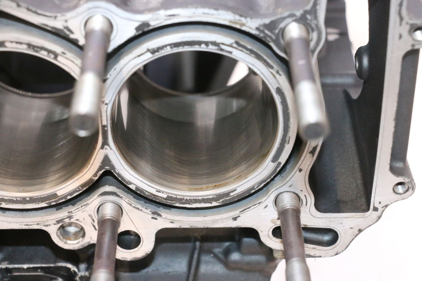 photo de PARTE INFERIOR DO MOTOR YAMAHA YZF R6 600 (2008 - 2009) - Imagem adicional
