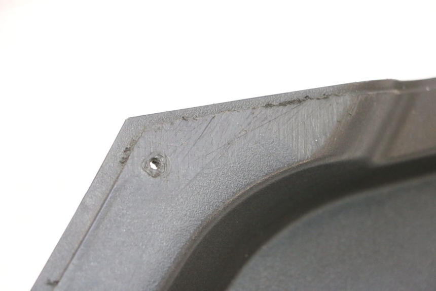 photo de BAS DE CAISSE ARRIERE DROIT KEEWAY F-ACT FACT EVO 50 (2020 - 2026) - Pontos de fixação
