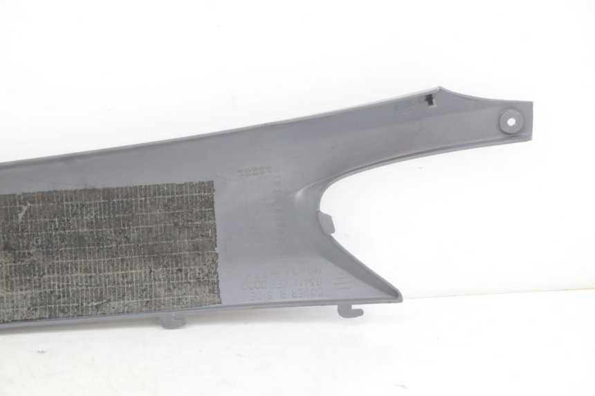 photo de Soleira traseira direita HONDA FES PANTHEON 2T 125 (1998 - 2002) - Detalhe da peça