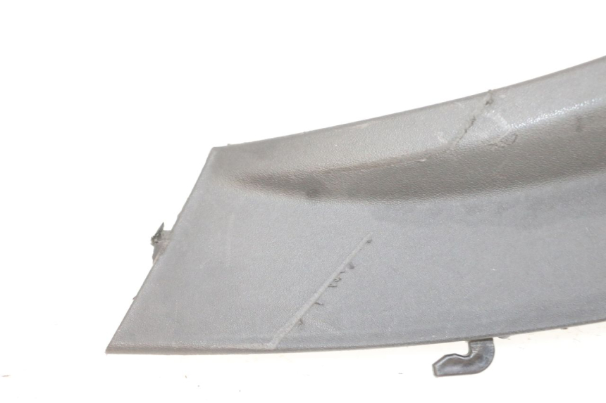 photo de Soleira traseira direita PIAGGIO MP3 RL 250 (2006 - 2010) - Estado da superfície