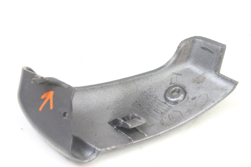 photo de Soleira traseira direita PIAGGIO VESPA GRANTURISMO 125 (2003 - 2007) - Ampliação técnica