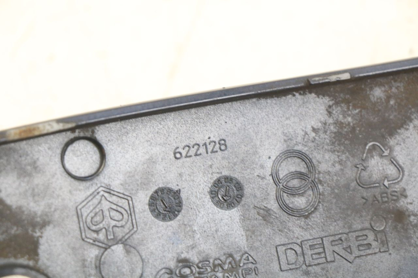 photo de Soleira traseira direita PIAGGIO VESPA LXV 125 (2006 - 2009) - Detalhe da peça