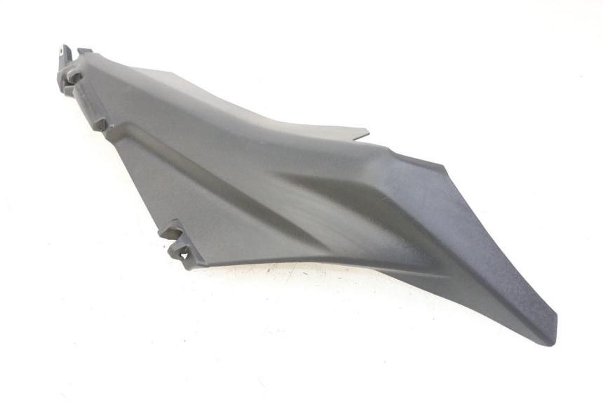 photo de Soleira traseira direita YAMAHA XMAX X-MAX 125 (2021 - 2025) - Pontos de fixação