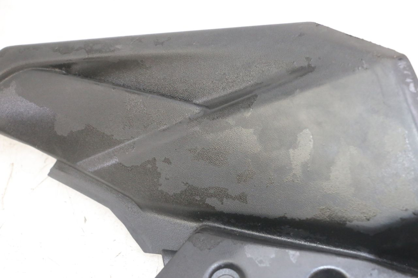 photo de Soleira traseira direita YAMAHA YP X-MAX XMAX 400 (2014 - 2017) - Zoom do estado de desgaste
