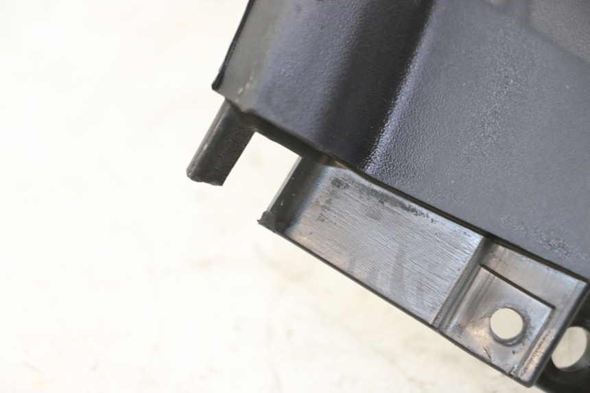 photo de Soleira traseira esquerda PIAGGIO MP3 LT 400 (2007 - 2012) - Detalhe da peça