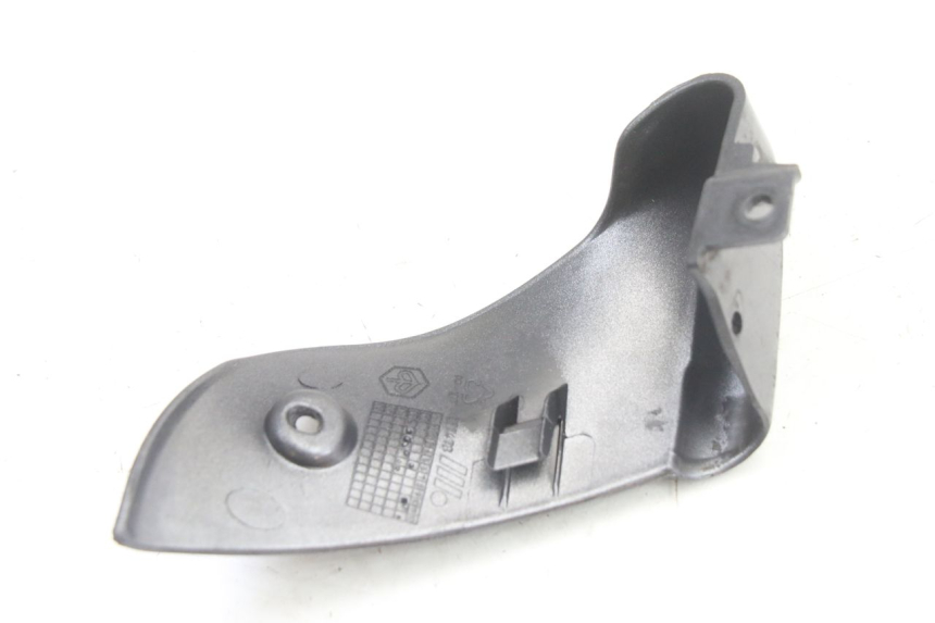 photo de Soleira traseira esquerda PIAGGIO VESPA GRANTURISMO 125 (2003 - 2007) - Pontos de fixação