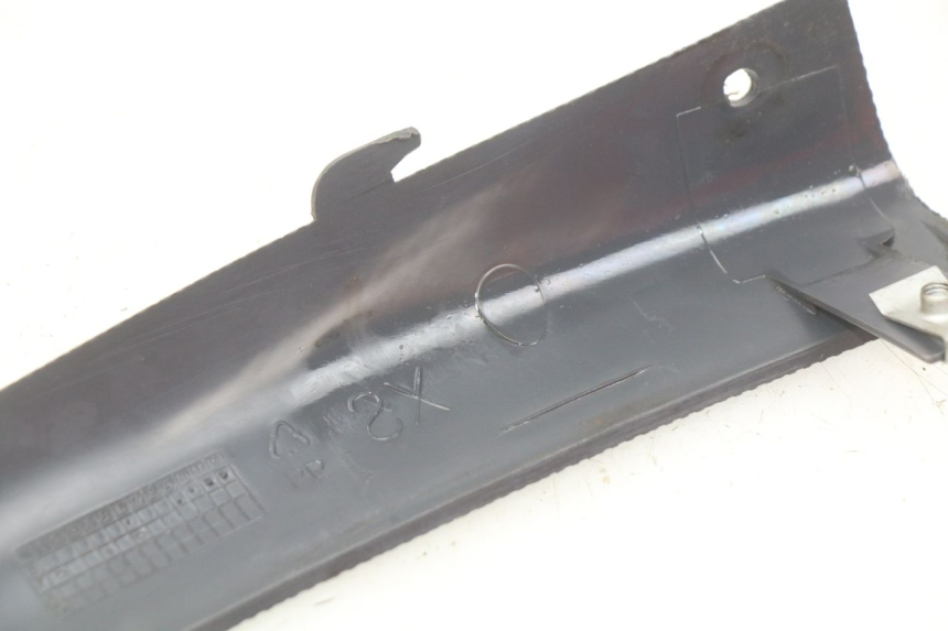 photo de Soleira traseira esquerda APRILIA SR LC 50 (1997 - 2004) - Detalhe da peça