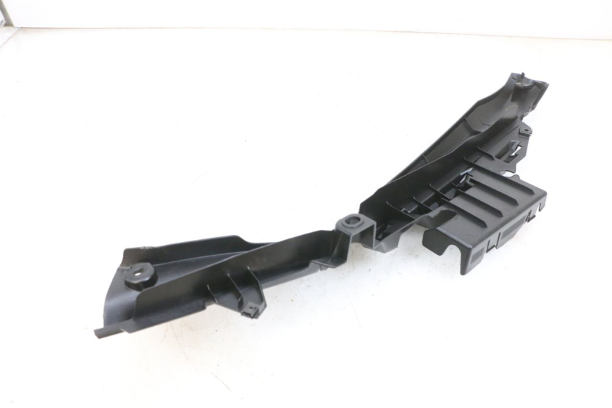 photo de Soleira traseira esquerda YAMAHA TRICITY 300 (2020 - 2024) - Detalhe da peça