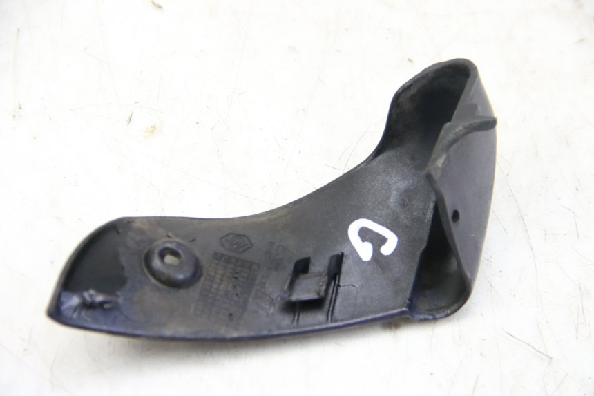 photo de Soleira traseira esquerda PIAGGIO VESPA GRANTURISMO 125 (2003 - 2007) - Detalhe da peça