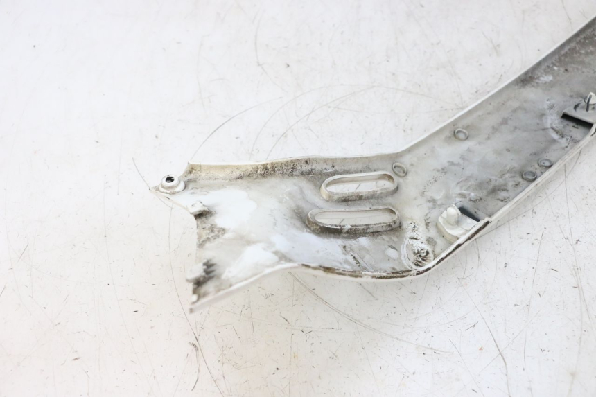 photo de Soleira traseira esquerda PIAGGIO VESPA GTS SUPER IE 125 (2009 - 2016) - Pontos de fixação