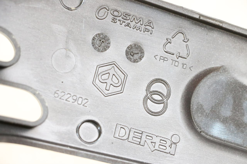 photo de Soleira traseira esquerda PIAGGIO VESPA LX 2T 50 (2005 - 2013) - Detalhe da peça