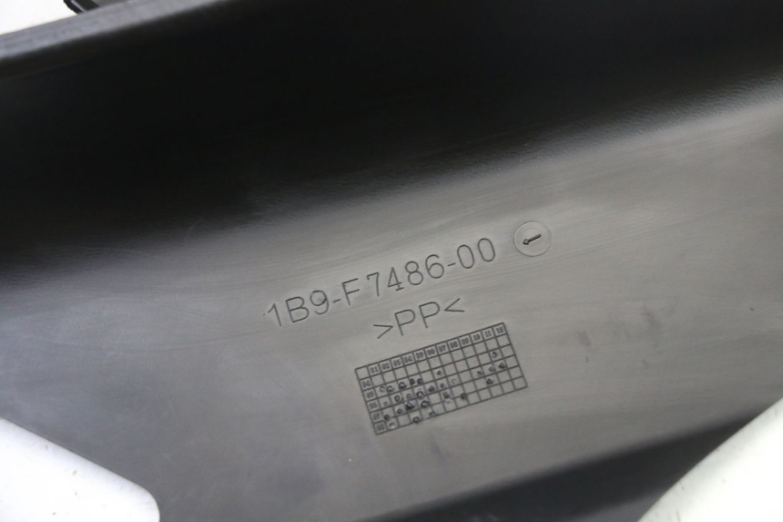 photo de Soleira traseira esquerda YAMAHA XMAX X-MAX 125 (2006 - 2009) - Pontos de fixação