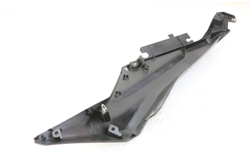 photo de Soleira traseira esquerda YAMAHA XMAX X-MAX 125 (2021 - 2025) - Detalhe da peça