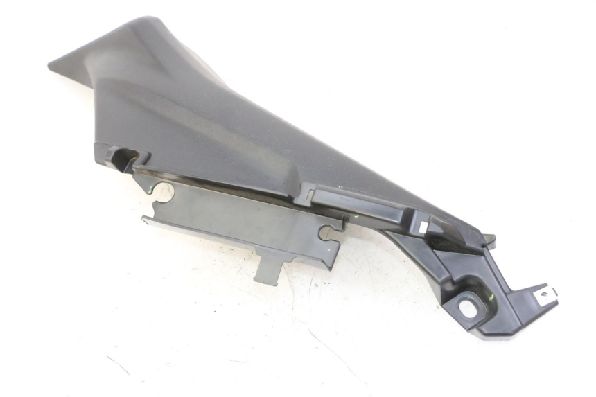photo de Soleira traseira esquerda YAMAHA XMAX X-MAX 125 (2021 - 2025) - Ampliação técnica